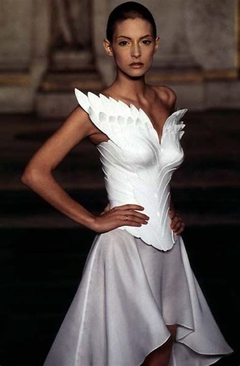 givenchy alexander mcqueen 1997|Mehr.